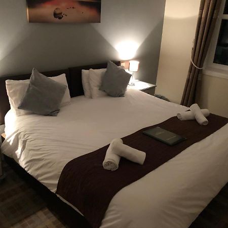 The Anglers Inn Perth Bagian luar foto